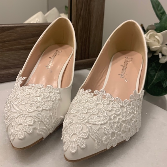 White Closed/Pointed Toe Bridal/Evening Shoes | Brand New Never Worn | S… - Picture 2 of 12